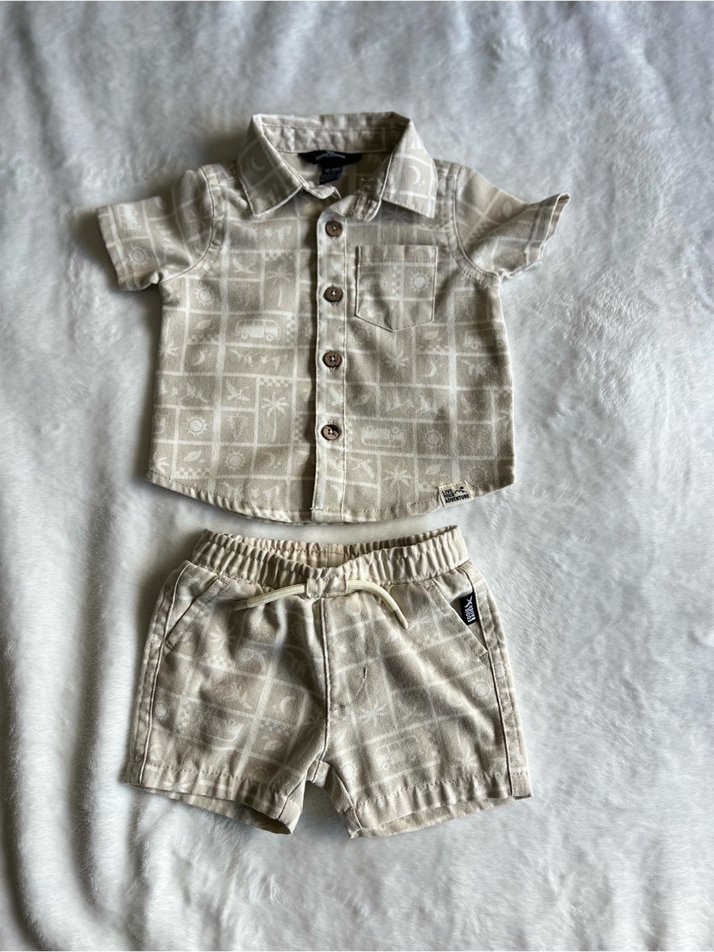 Eddie Bauer Beige Printed Short Sleeve Button-Down Shirt & Shorts Set